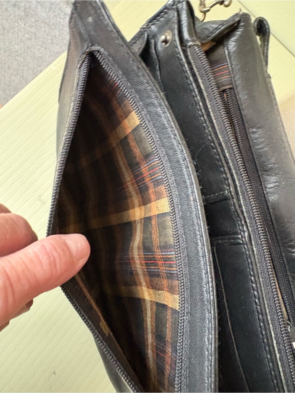 Derek Alexander Black Leather Crossbody Bag plaid lining - Picture 5 of 13